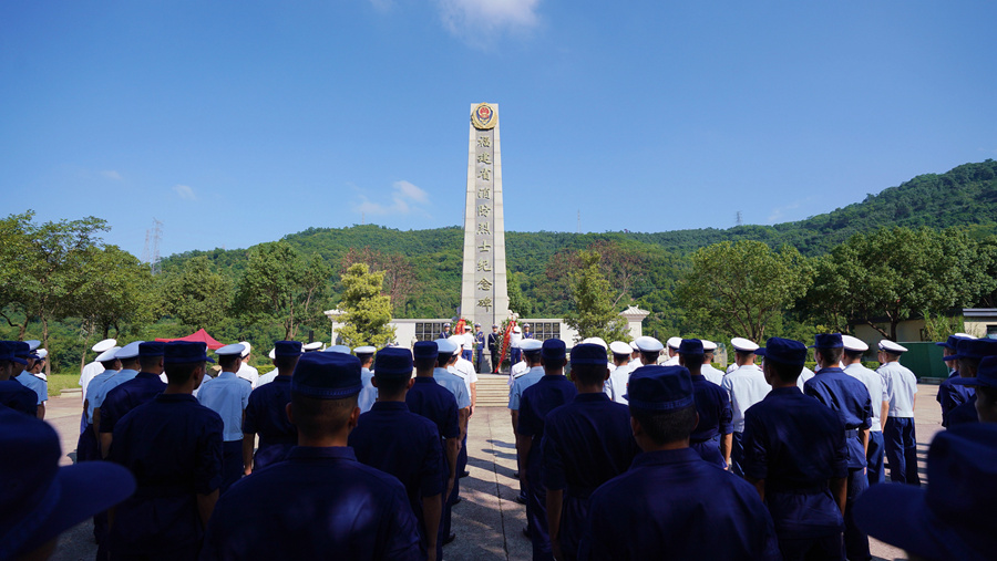 福建总队举行向消防英烈敬献花篮仪式